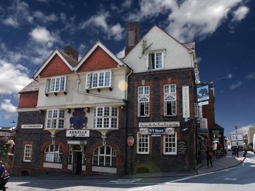 The Bear Marlborough Hotel Bagian luar foto
